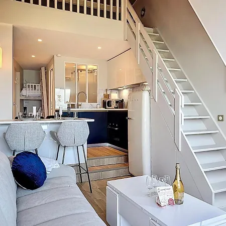 Vue Exceptionnelle Avec Parking Au Port De * Deauville