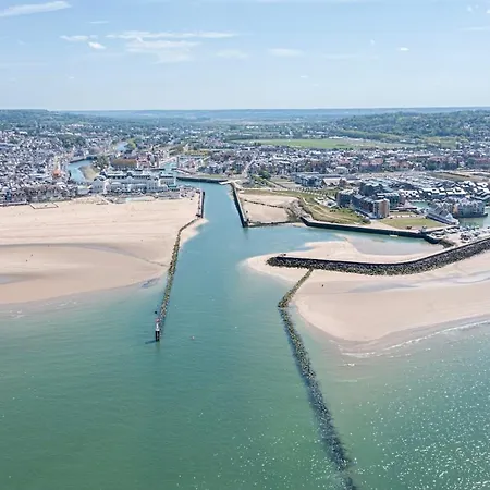 Vue Exceptionnelle Avec Parking Au Port De Daire Deauville