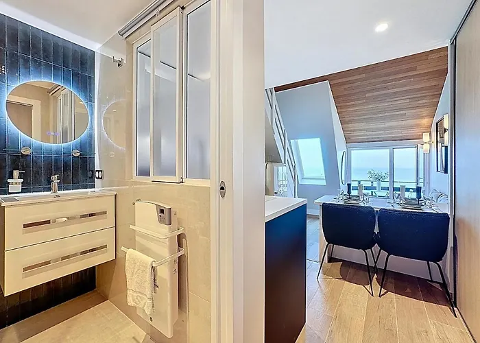 Vue Exceptionnelle Avec Parking Au Port De Lägenhet