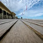 Vue Exceptionnelle Avec Parking Au Port De *