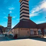 Vue Exceptionnelle Avec Parking Au Port De *
