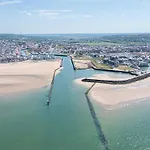 Vue Exceptionnelle Avec Parking Au Port De Appartamento Deauville