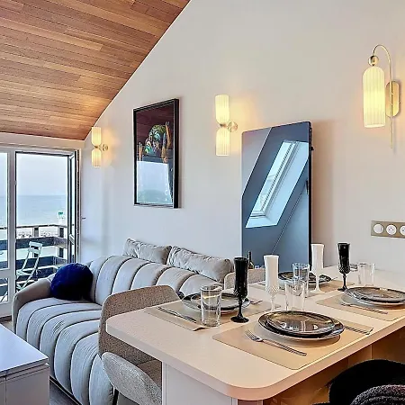 Vue Exceptionnelle Avec Parking Au Port De